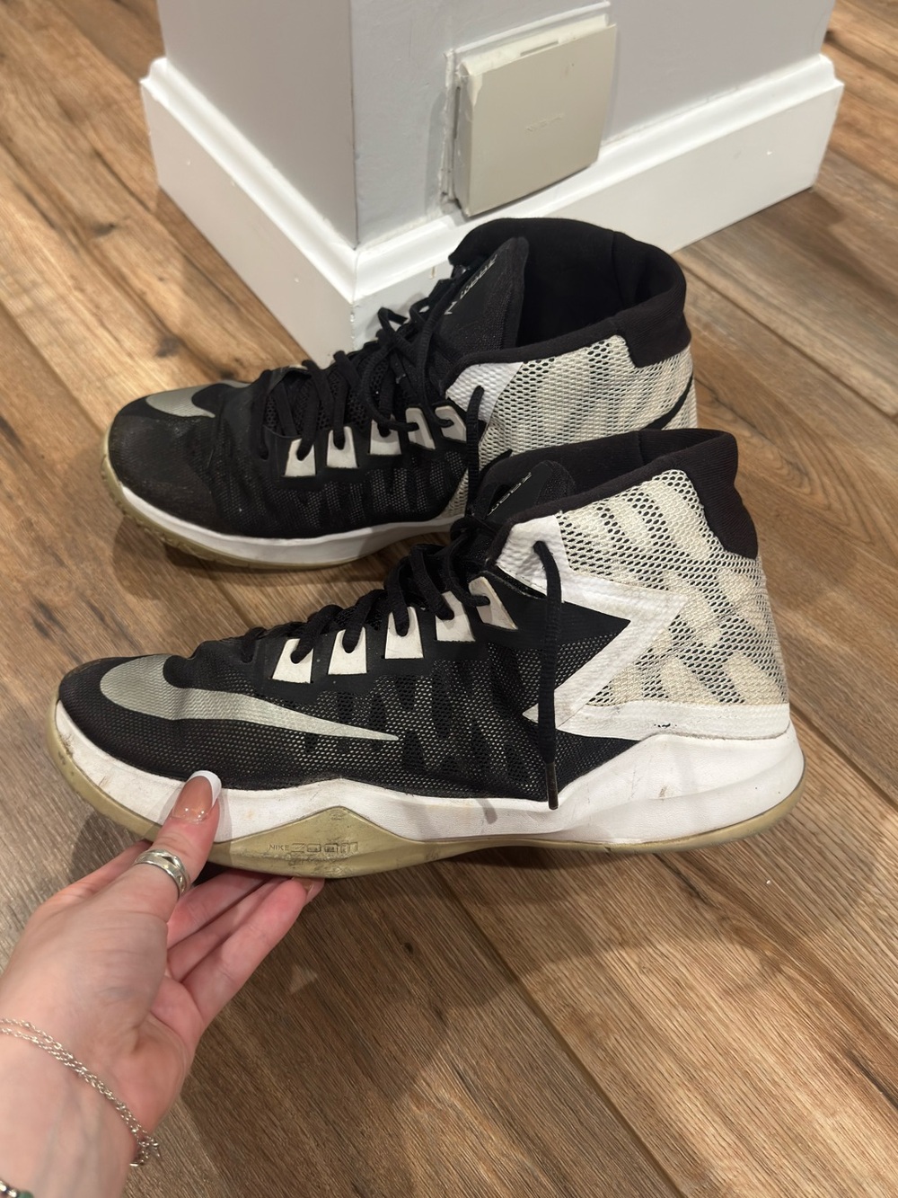 NIKE Zoom Devosion Black & White Casual High-Top Basketball Sneakers | Size 10.5